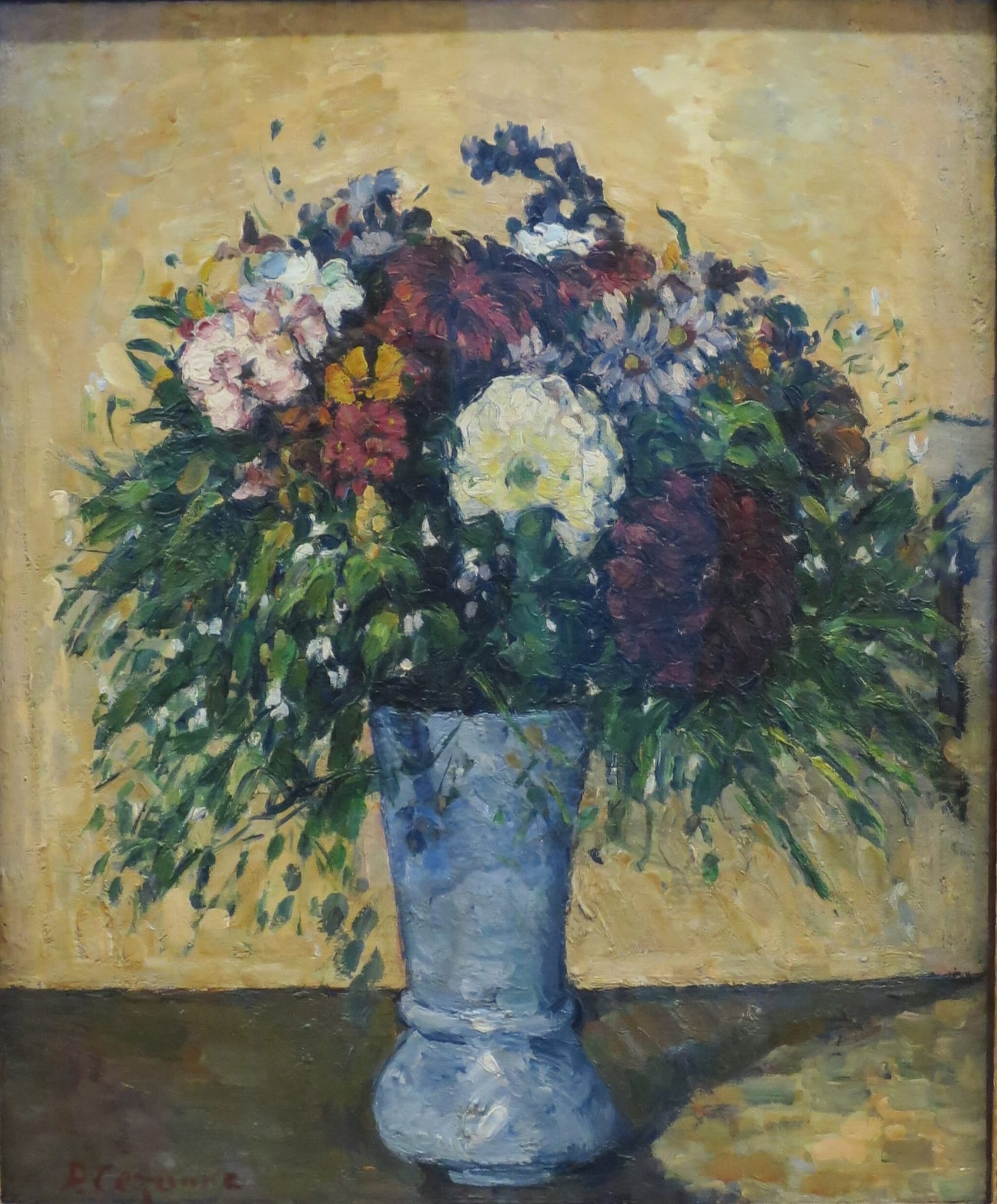 Fleurs dans un vase bleu